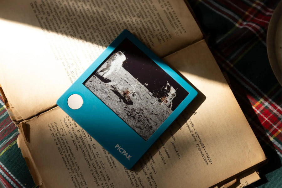 Why Does My PicPak Flash Black When It Changes Photos?